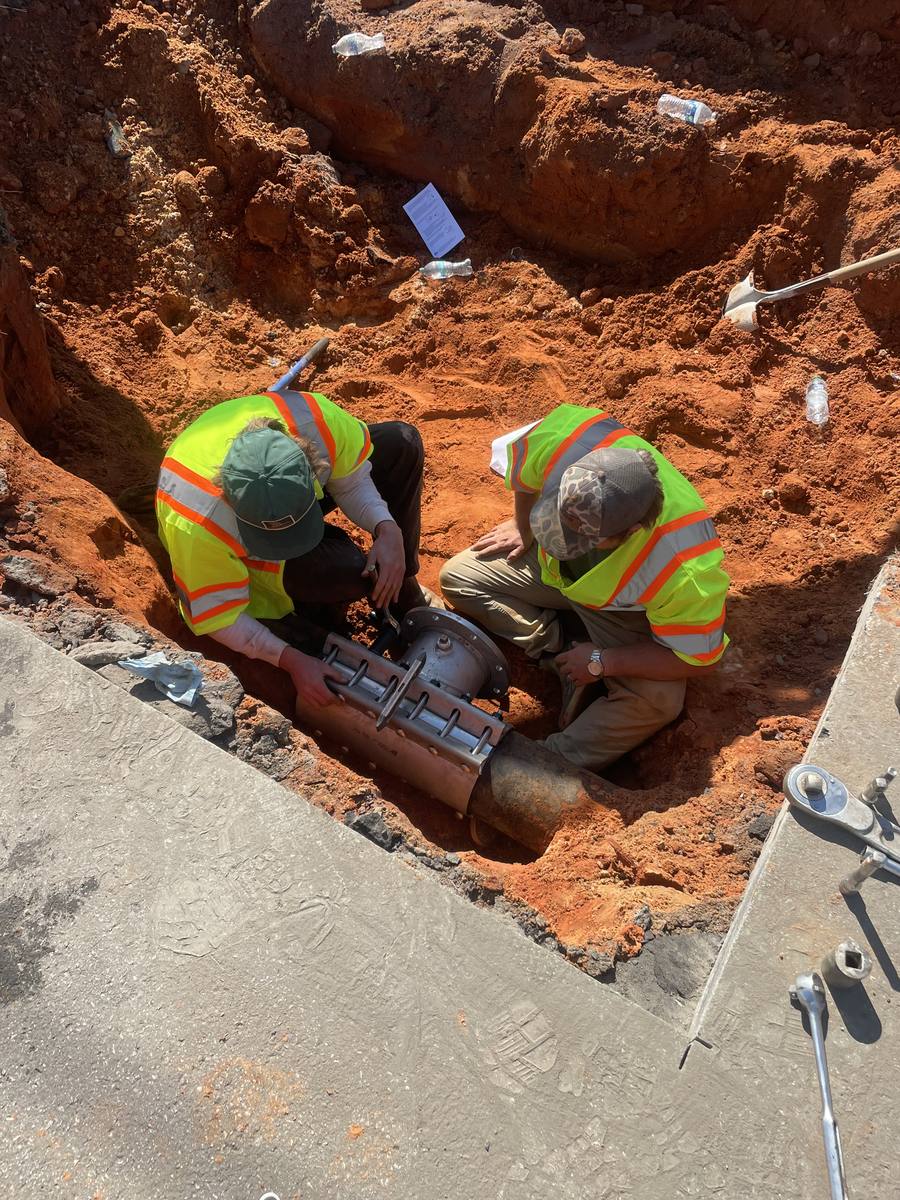Making a pipe connection in the hole